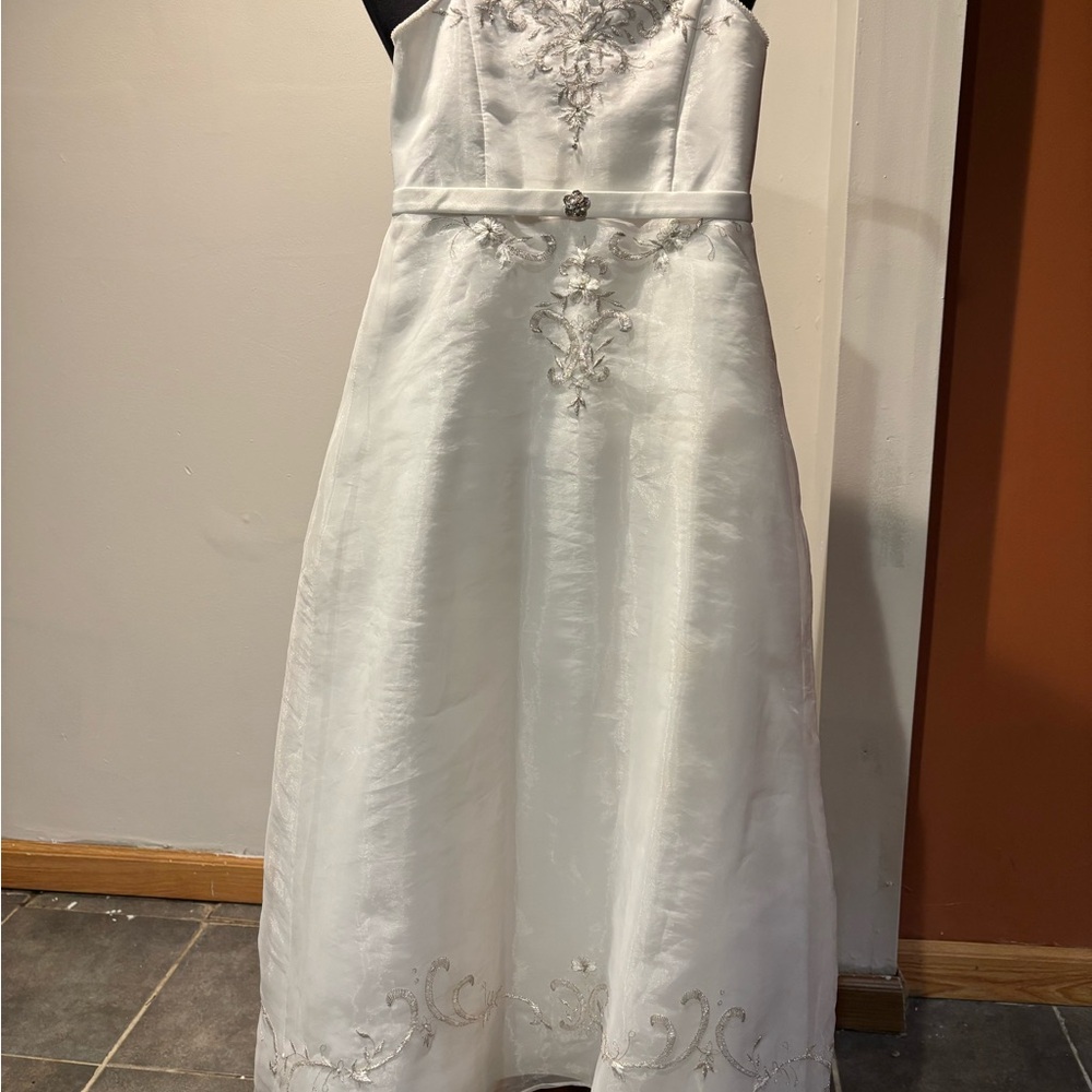 David's Bridal White Sleeveless flower girl Gown